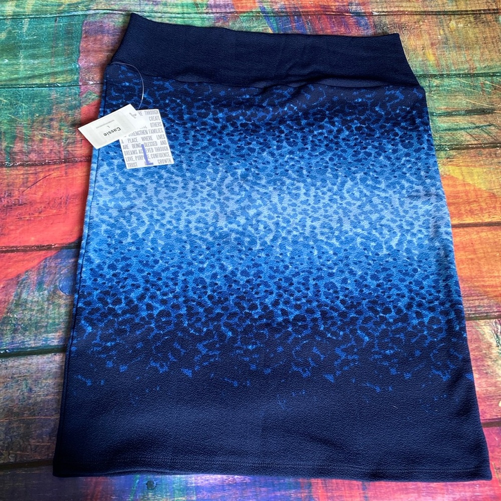 Size large LuLaRoe pencil skirt